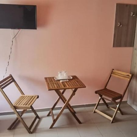 Pensiune Si Cazare La Mitza Giarmata Ngoại thất bức ảnh