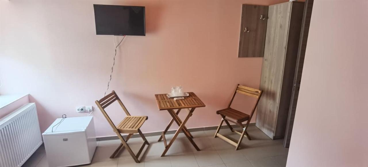 Pensiune Si Cazare La Mitza Giarmata Ngoại thất bức ảnh